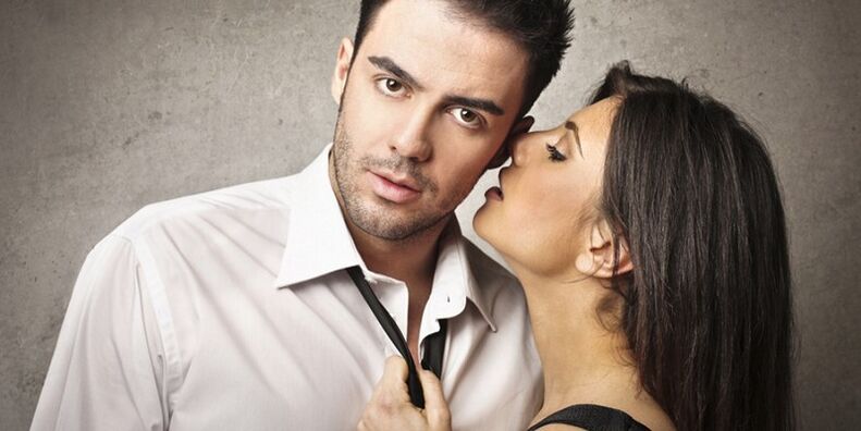 tyttö viettelee miehen, joka lisää tehoa